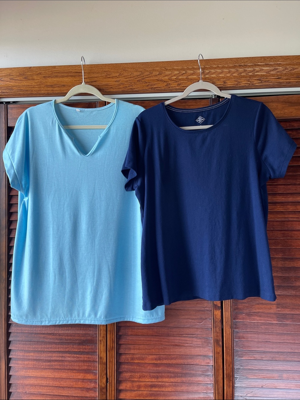 Set of 2 women’s tops,light blue NWOT, navy worn once
